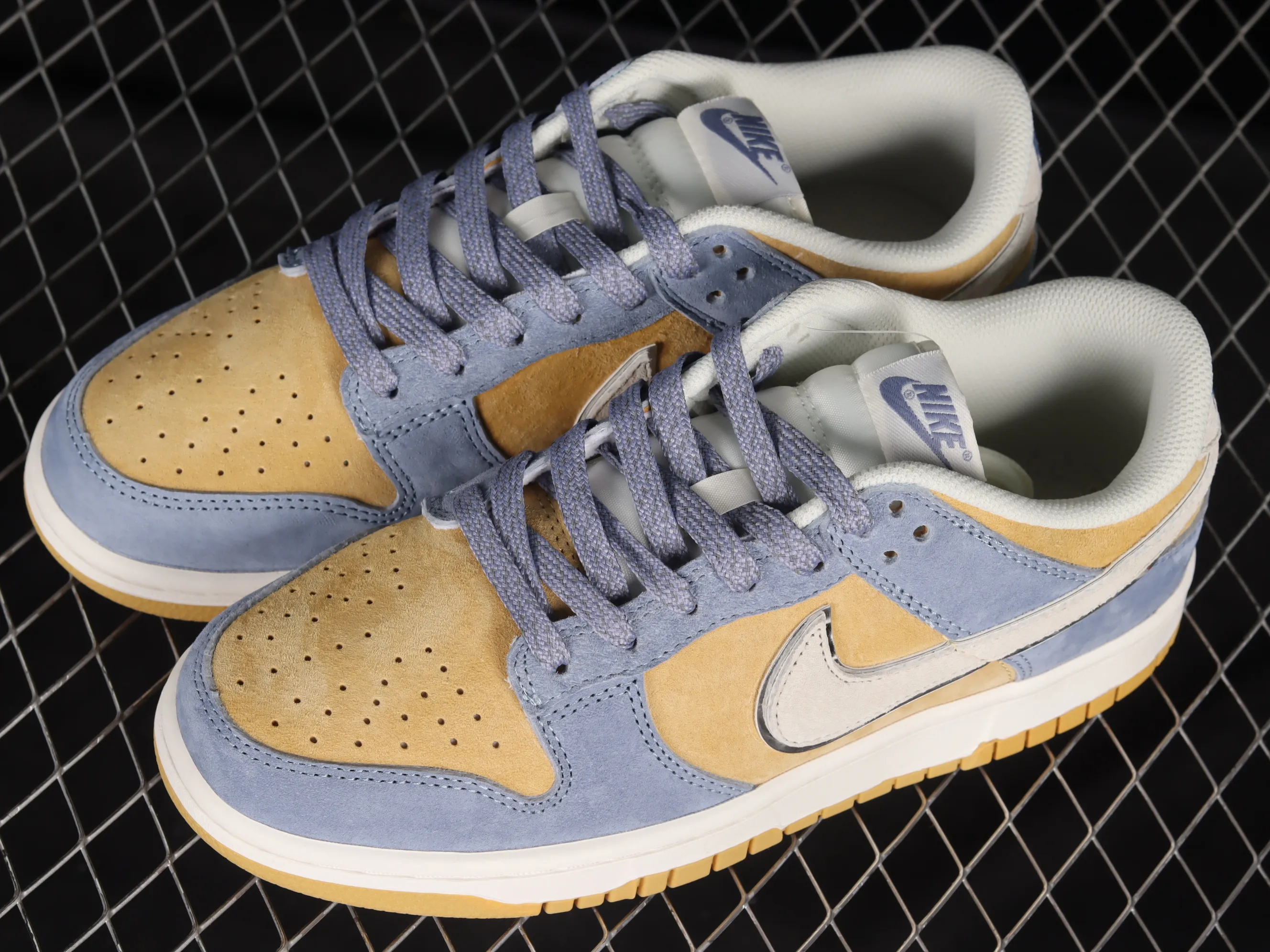 All Categories Nk SB Dunk Series Nk SB Dunk Low Low-top sneakers Otomo Katsuhiro x Nk SB Dunk Low "Steamboy OST" Creative customization collaboration Otomo Katsuhiro co-branded SB low-top sports casual sneakers ST1391-204